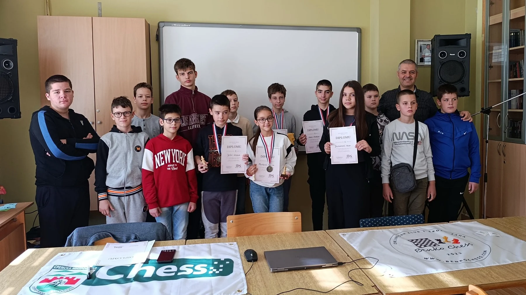Benko Chess rapid turnir „Jesen u bojama šaha 2025” - grupna fotografija